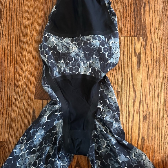 TYR Women's Avictor 2.0 Hexagon Closed back Swim Tech Suit - Picture 7 of 8